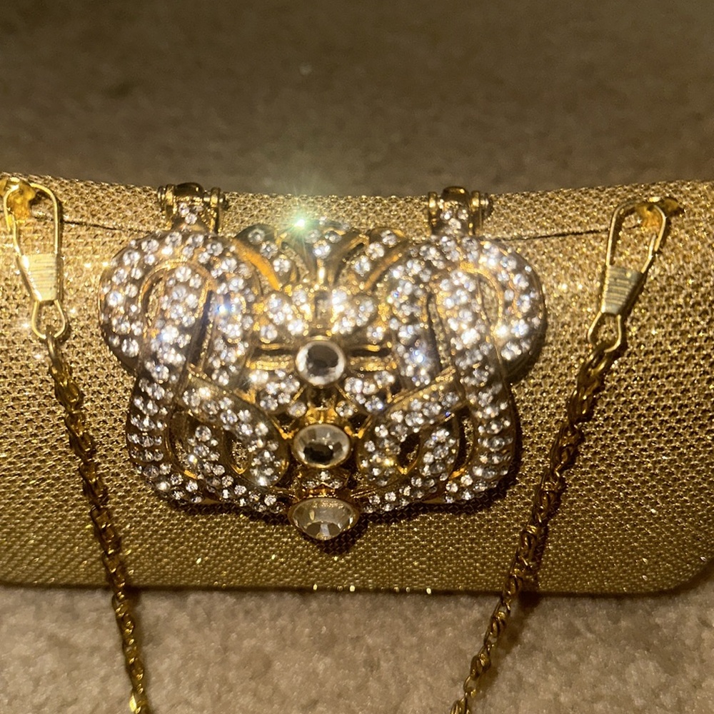 Gold evening bag with crystal closure and 2 gold chain straps crown closure - Picture 9 of 15